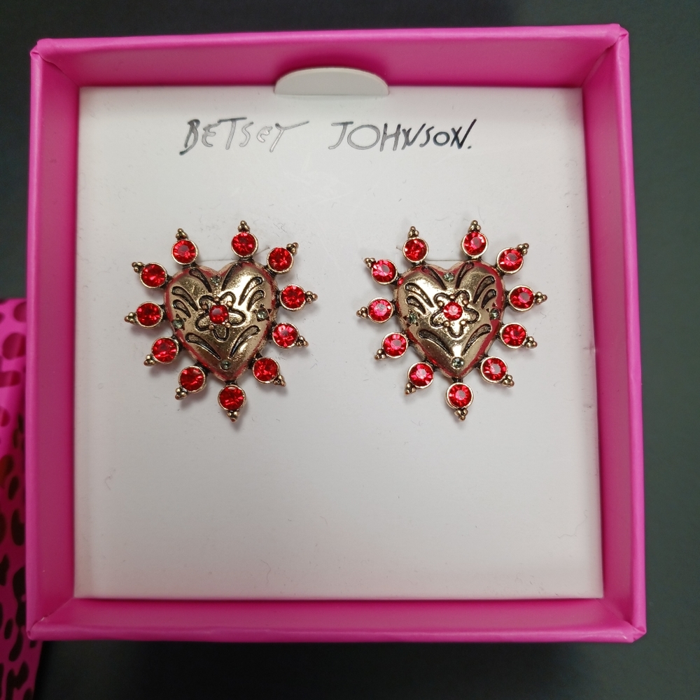 BETSEY JOHNSON Rockin Riches Goldtone & Red Crystals Heart Stud Earrings NIB
